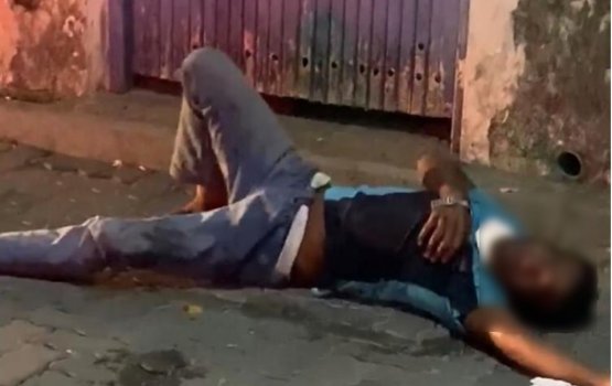 Aground individual near Maldives Customs, no helping hands!