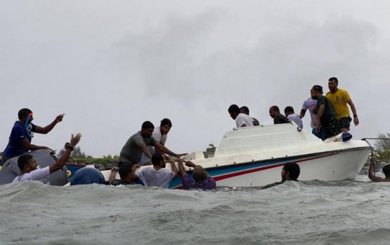 Speed boat flips outisde Gemanafushi lagoon