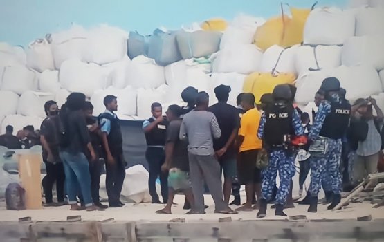BREAKING: Bodufinolhu hamanujehun: Fuluhun rashah araa raheenu koffaivaa 12 Dhivehin salaamai koffi