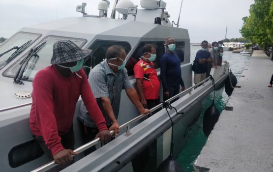 Boat sinks with five onboard as weather worsens