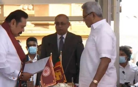Mahinda Rajapaksa aneikaves bodu vazeeru kamuge huva kuravvaifi 