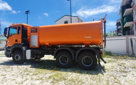 UAE gifts sanitization trucks to the Maldives