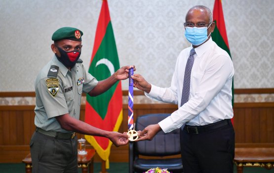 Nasrullah ge 60 vana marathon: medal adhi jersey Raees Solih ah