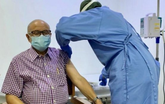 Former President Maumoon gets vaccinated against COVID-19