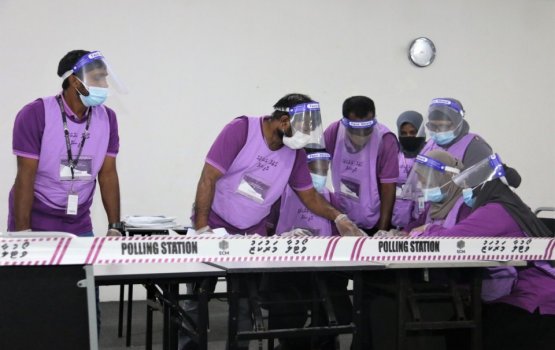 COVID patients can only vote with the help from officials