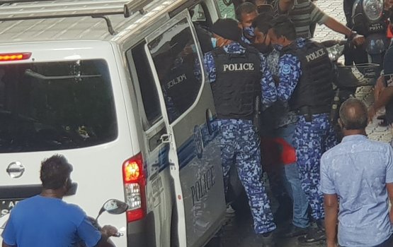 Iyye muzaaharaa therein hayyaru kuri meehun joorimanaakoh dhookohlaifi