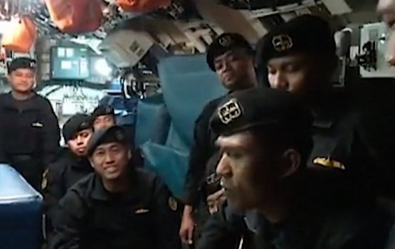 Viral vamundhaa video gai submarine crew bunanee keekay kann engaytha?