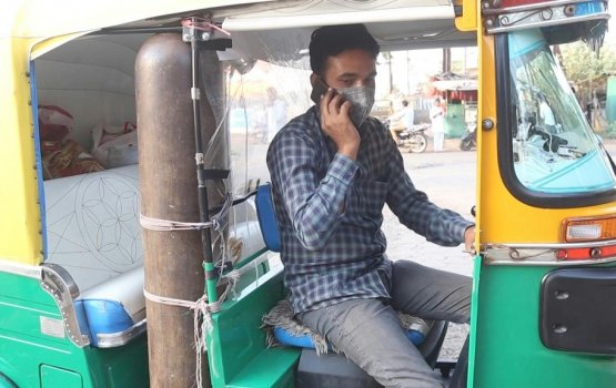 India oxygen ah jehun: ehee dheyn thedhuvee rickshaw driver