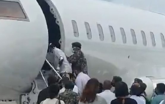 Raees Nasheed air ambulance ah araavadaigannavaa video