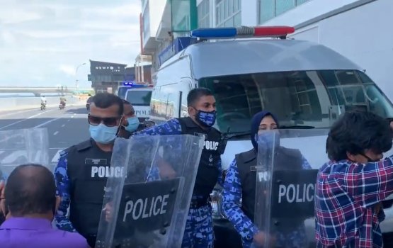 Fuluhunge gavaaidhu massala: balainugathumun nufoozu vadhefaivaa minvaru ithurah saafuvey: Saeed