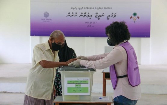 Voting continues in by-elections of 6 islands