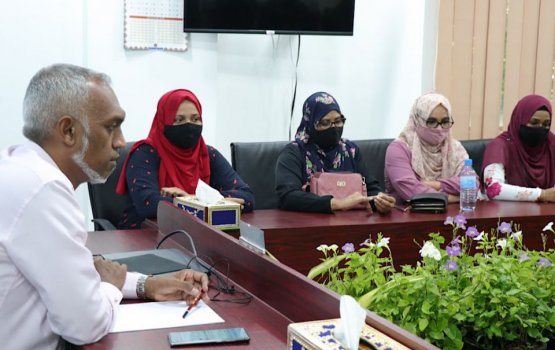 Mayor Muizzu meets axed staff from Gender Ministry