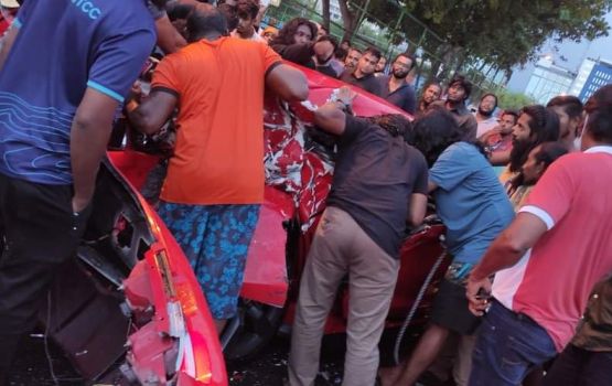 BREAKING: Car aai bus jehi hingi accident gai anhenaku maruvejje