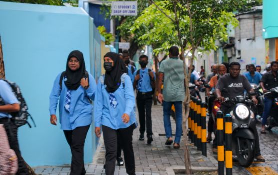 Islam, Dhivehi, Hisaabu adhi English maahdhaa majubooru maahdhaathakah hadhan angaifi