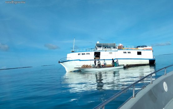 Boat carrying 16 runs aground on reef off L.Maamendhoo