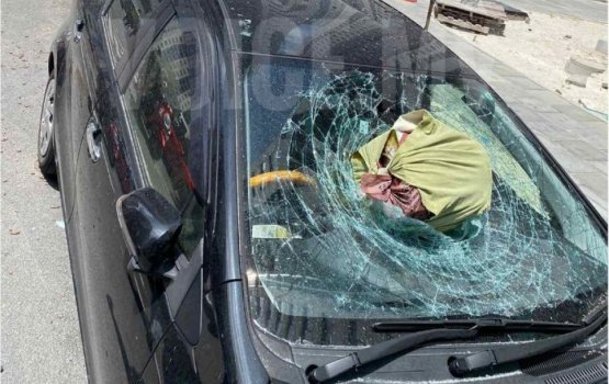 Vehicles damaged by objects thrown from a Hiya flat