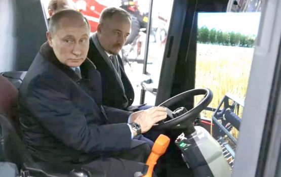 Putin ge 70 vana ufandhuvahah tractor aai kara aai melon farubadha!