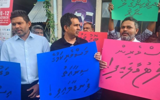 Motion calling for the release of arrested protesters thrown out