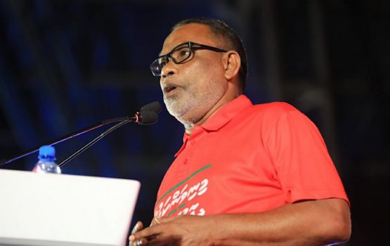 Nasheed is complimenting Yameen for his own gain: Adhurey