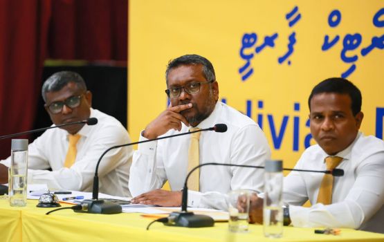 MDP qaumee majieehuge jalsaa Nasheed ge faction in boycott koffi