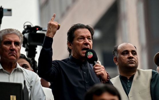 Pakistan ge kureege boduvazeeru Imran hayyaru kuran fuluhun hingajje