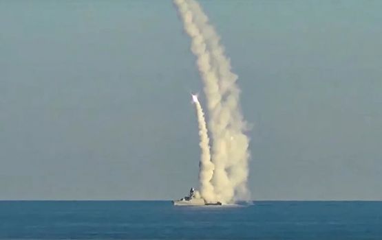 Russia ge Black Sea fleet ah gendhiya Cruise missile thakeh Ukraine in govvaalaifi