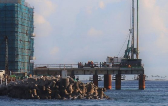Thilamale' Bridge: Male' bridge deck work underway