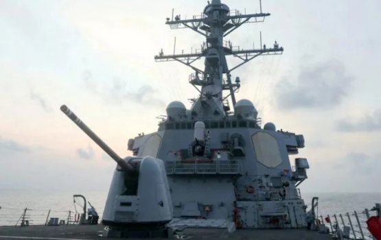 US warship sails through Taiwan Strait following China-war games