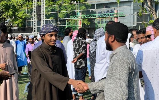 Male' sarahahdhugai 25 miskithaai hatharu thanehgai bodu jamaa'athugai Eid namaadhu kuraane 