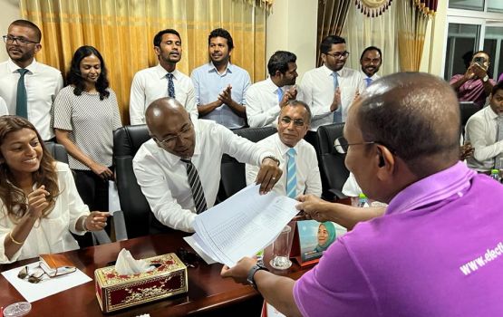 'The Democrats' ge namugai Nasheed ufadha party hadhan form laifi