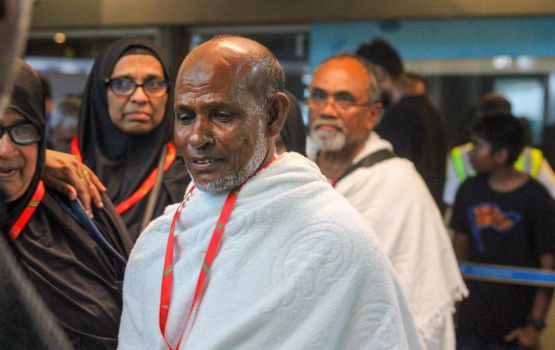 Mi aharuge queue gai thibi emmennah Hajj ah dheveyne kamuge yageen kan raees dhehvvaifi 