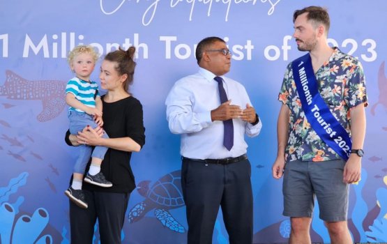 A warm welcome for the 1 millionth tourist to the Maldives