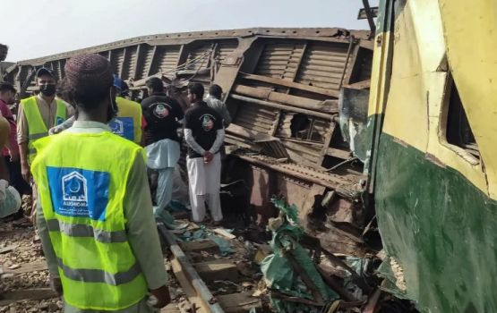 Rail accident ehgai Pakistan gai 15 meehaku mauvejje