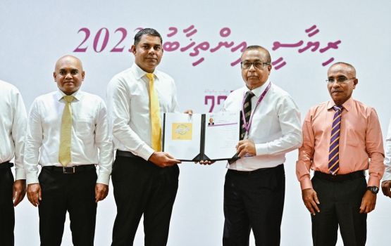 Raees Solih ge candidacy form EC ah husha'halaifi