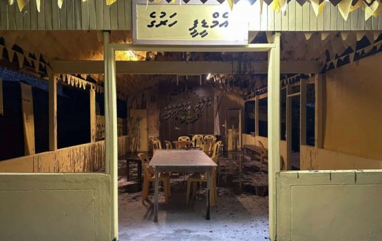 Crude oil thrown at MDP office in Hondehdhoo