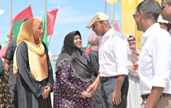 President promises loans & financial schemes for carpenters