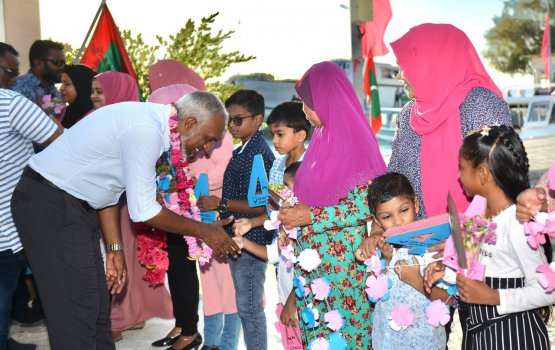 Muizzu head to Raa Atoll for campaign, first stop Alifushi