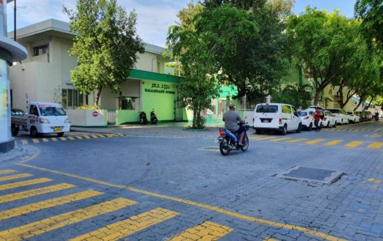Woman attacks man with a sharp object on a street in Male'