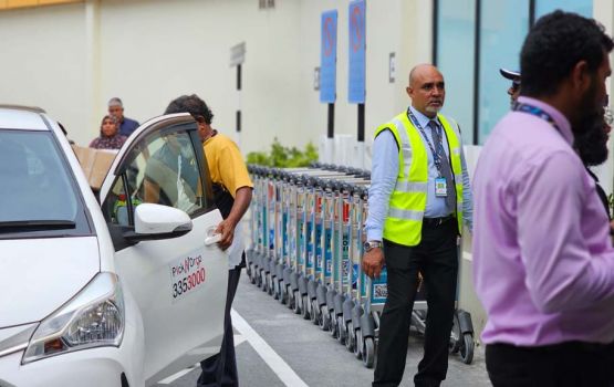 Maadhamaa akee Velana Airport busy dhuvaheh, furaa meehun thin gadi iru kurin airport ah dhiumah edhefi