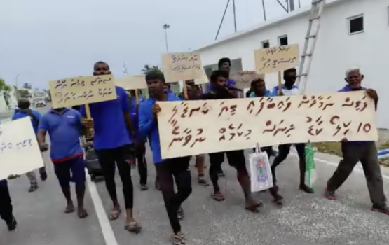 Dhihdhoo Fenaka employees protest over cancelled contracts