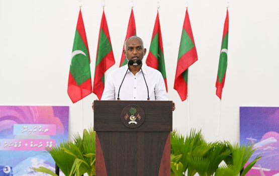 President announces the construction of an airport in Guriadhoo