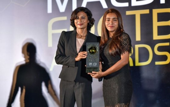 Robbers snatch jewellery from ex-female footballer 