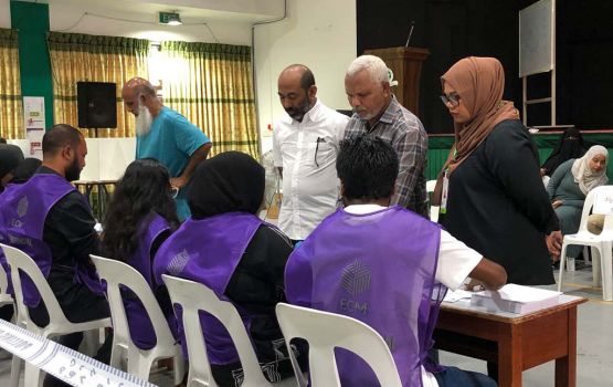 Dhivehin dhiri ulhey ehen gaumu thakugai vote foshi nubehettee adhadhah meehun Registry kohfai nuvaathee: EC