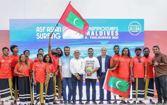 Asian surfing championshipgai Dhivehi team hoadhi kaamiyaabee ah raees thahuniya dhannavaifi