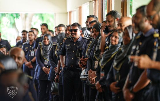 Gavaaidhaa hilaafah viyafaari kuramundhaa bidheyseen hoadhumah 211 officerunnaeku immigration in varugadha operation eh fashaifi 