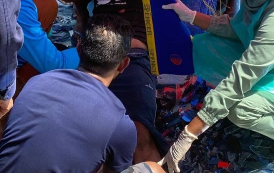 4 injured while unloading glass sheets in Fuvahmulah City