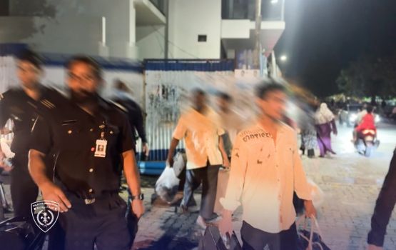 Anmu salaamathah nurakkavaa gothah bidheyseen ulhemun dhiya H. kalhuhuraage faaskoh, 9 meehun hayyarukoffi 