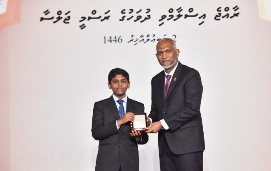 Quran hithudhaskuri 28 haafizakah raees medal dhevvaifi