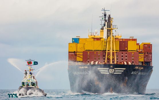 Dhuniyeyge emme bodu cargo shipping line ge boat eh miadhu Raajjeygai bandharu koffi