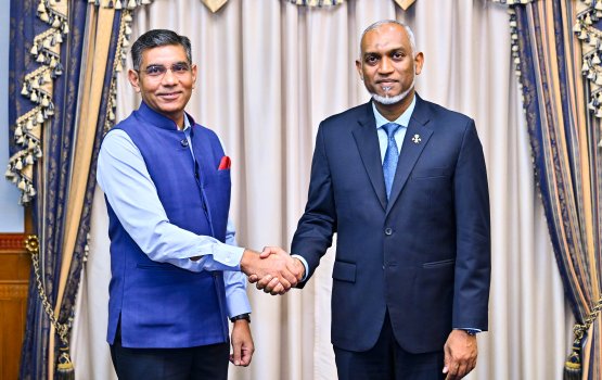 Departing Indian High Com. meets the President for the final time